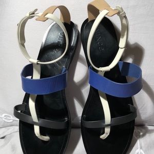 Vince Leather Sandals sz 9.5 in like new condition